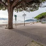 Bilocale Fronte Mare E Parcheggio Privato Διαμέρισμα *