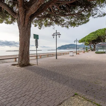 Bilocale Fronte Mare E Parcheggio Privato Daire *